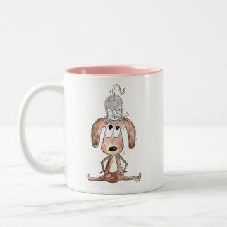 Cute Whimsical Dog met Cat op zijn hoofd Tweekleurige Koffiemok