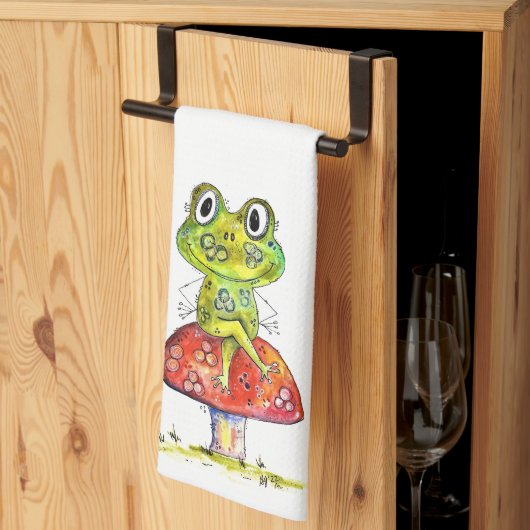 Cute Whimsical Green Frog op Toadstool Theedoek (Derde Gevouwen)
