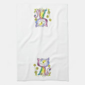 Cute Whimsical Happy Cat met gele bloem Theedoek (Verticaal)
