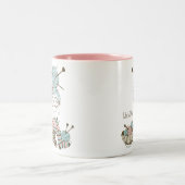 Cute Whimsical Knitting Fun Grandma Tweekleurige Koffiemok (Center)