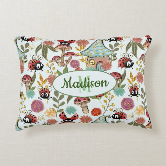Cute Whimsical Ladybugs Mushrooms Flowers Monogram Accent Kussen (Voorkant)