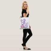Cute Whimsical Mouse met Cupcake Tote Bag (Op model)