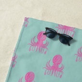 Cute Whimsical Octopus Pattern Aqua Blue en Pink Strandlaken (In situ)