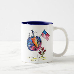 Cute Whimsical Patriotic Bird met vlag Tweekleurige Koffiemok