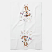 Cute Whimsical Patriotic Dog met vlag Theedoek (Verticaal)