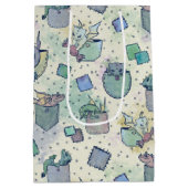Cute Whimsical Pocket Dragons in Green Fleece Blan Medium Cadeauzakje (Achterkant)