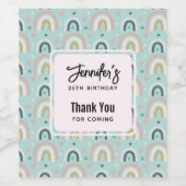 Cute Whimsical Rainbow Pattern Birthday Wijn Etiket (Enkel label)