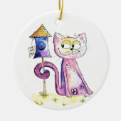 Cute Whimsical Sneaky Cat met Birdhouse Keramisch Ornament (Voorkant)