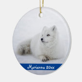 Cute White Arctic Fox in Sneeuwkeramische siervoor Keramisch Ornament (Links)