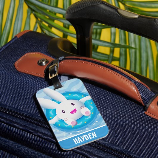Cute White Bunny Pool Party Personalised Bagagelabel (Voorkant Insitu 1)