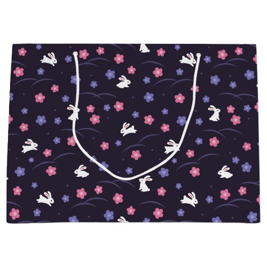 Cute White Bunny Rabbits and Flowers Pattern Groot Cadeauzakje (Voorkant)