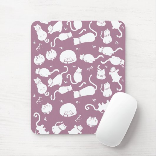 Cute White Cats Pattern on Mauve Background Muismat (Met muis)
