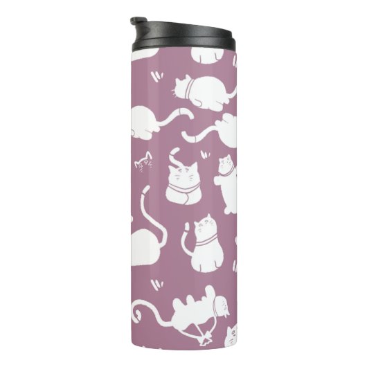 Cute White Cats Pattern on Mauve Background Thermosbeker (Geroteerd rechts)