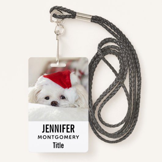 Cute White Dog in een Rode Kerstmis Pet Badge (Voorkant met draagriem)