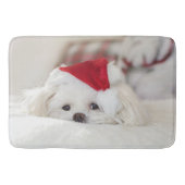 Cute White Dog in een Rode Kerstmis Pet Badmat (Voorkant)