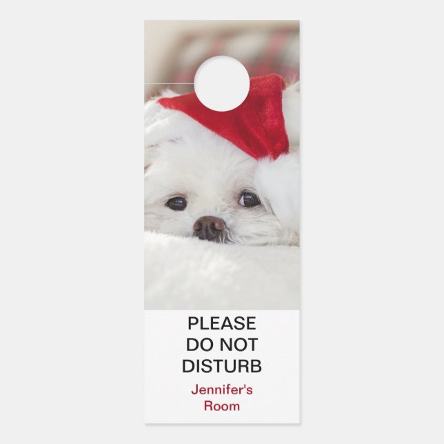 Cute White Dog in een Rode Kerstmis Pet Deurhanger (Voorkant)