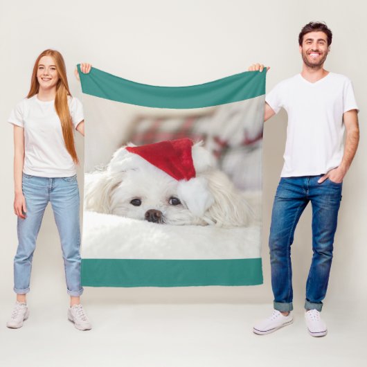 Cute White Dog in een Rode Kerstmis Pet Fleece Deken (In situ)