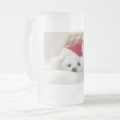 Cute White Dog in een Rode Kerstmis Pet Matglas Bierpul (Voorkant links)