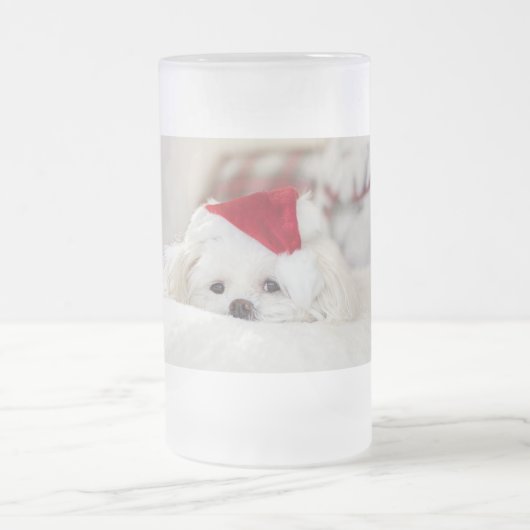 Cute White Dog in een Rode Kerstmis Pet Matglas Bierpul (Center)