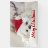 Cute White Dog in een Rode Kerstmis Pet Spandoek (Verticaal)