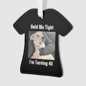 Cute White Dog is ingesteld om 40 Funny Birthday t Ornament (voorkant)