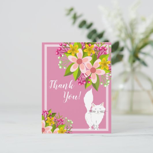 Cute White Fluffy Cat - Flowers op Roze Dank je Briefkaart (Staand voorkant)