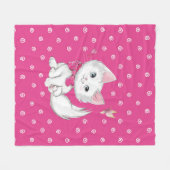 Cute White Kitten met Butterfly op Roze Fleece Deken (Voorkant (Horizontaal))