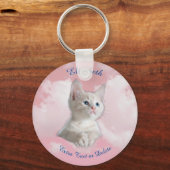Cute White Kitten Pink Sky, Blue Name & Extra Text Sleutelhanger (Voorkant)