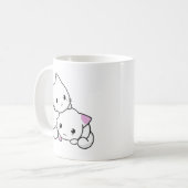 Cute White Kittens Hugging Koffiemok (Voorkant links)