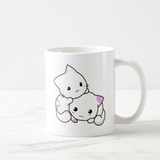 Cute White Kittens Hugging Koffiemok (Rechts)