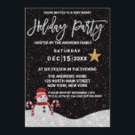Cute White Red Snowman Night Sky Feestdagen Kaart<br><div class="desc">Deze sneeuwpop met de uitnodiging voor een feestdag is een heel schattig en cool ontwerp voor uw vakantiepapier. Het is voorzien van een faux geprinte witte glittersneeuwman met een rood pet en sjaal naast twee snoepjes bovenop witte glittersneeuw. De hemel toont een rood-wit sterpatroon op een zwarte nachtachtergrond. De typografie...</div>