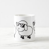 Cute White Sheep Cartoon Magische Mok (Center)