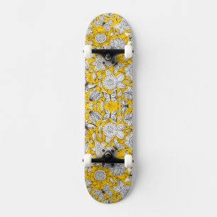 Cute white yellow floral abstract design persoonlijk skateboard