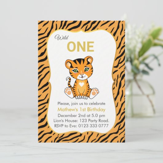 Cute Wild One Tiger 1e verjaardag Uitnodiging (Staand voorkant)
