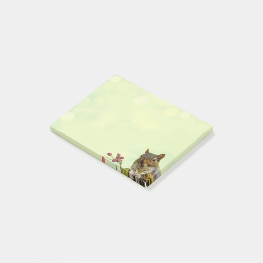 Cute Wild Squirrel on Lime Green Post-it® Notes (Schuin)