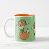 Cute Winter Foxes on Green Polka Dot Tweekleurige Koffiemok (Links)