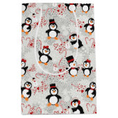 Cute Winter Penguin Hearts Pattern Medium Cadeauzakje (Voorkant)