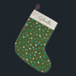 Cute Winter Polka Dots Spots Green gepersonaliseer Kleine Kerstsok<br><div class="desc">Speciaal gepersonaliseerde winterpokkenstippen in de groene en Blauwgroen kerststaart</div>