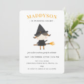 Cute Witch Halloween Birthday Party Kaart (Staand voorkant)