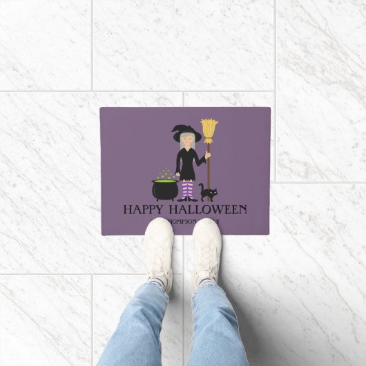 Cute Witch Happy Halloween en Custom Family Name Deurmat (Binnen)