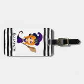 Cute Witch in Paars Pet Halloween Bagagelabel (Voorkant horizontaal)