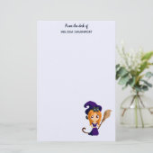 Cute Witch in Paars Pet Halloween Briefpapier (Staand voorkant)