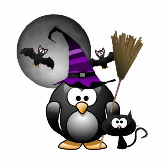 Cute Witchy Penguin met Halloween Scene Staand Fotobeeldje