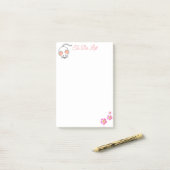 Cute witte muis & roze bloemen op wit post-it® notes (Op bureau)