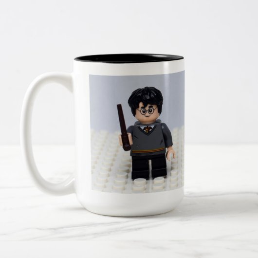 Cute Wizard Toy Figure Mug – Magic-Themed Coffee  Tweekleurige Koffiemok (Links)