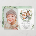 Cute Woodland 1st Birthday Forest Friends Party Kaart<br><div class="desc">Schattige uitnodiging voor het bosareaal met schattige baby en zachte botanische groene bladeren in groen en goud.</div>