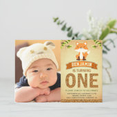 Cute Woodland Fox First Photo Birthday Invitation Kaart (Staand voorkant)