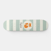Cute Woodland Fox op Sage Green Stripes Persoonlijk Skateboard (Horizontaal)