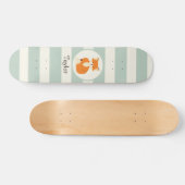 Cute Woodland Fox op Sage Green Stripes Persoonlijk Skateboard (Horizontaal)