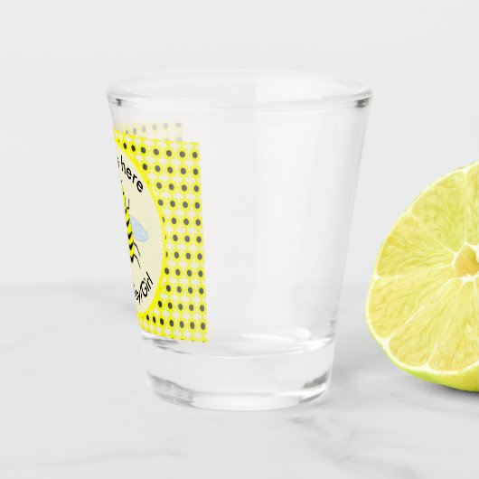Cute Yellow Baby bee Geslacht Neutraal Aangepast Shot Glas (Rechts)